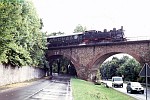 22.09.2002: 94 1538 der Eifelbahn berquert mit den B3yg-Wagen der Hochwaldbahn den Nonnweilerer Viadukt
